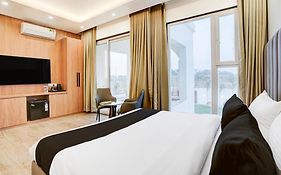 Hotel O Sarovar Palace